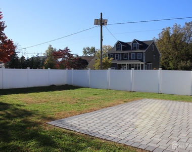 800 Drake Avenue - Photo Thumbnail 6
