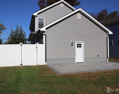 800 Drake Avenue - Photo Thumbnail 5