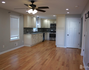 800 Drake Avenue - Photo Thumbnail 4
