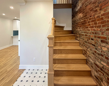 128 E 28th Street - Photo Thumbnail 2