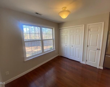 221 Hollyhock Lane - Photo Thumbnail 5