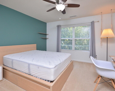 100 Stratford Lakes Drive - Photo Thumbnail 18