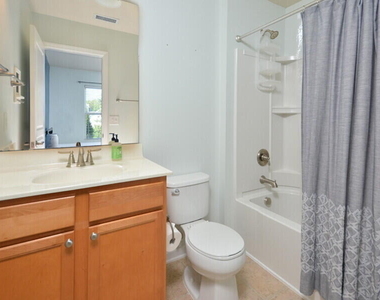 100 Stratford Lakes Drive - Photo Thumbnail 24