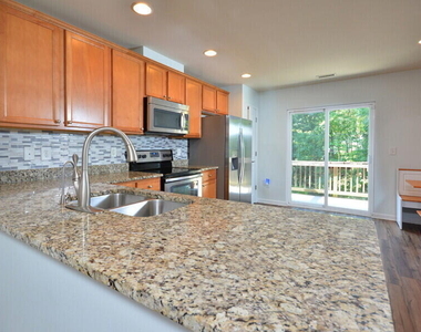 100 Stratford Lakes Drive - Photo Thumbnail 7
