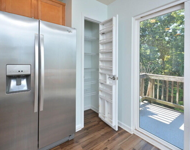100 Stratford Lakes Drive - Photo Thumbnail 11