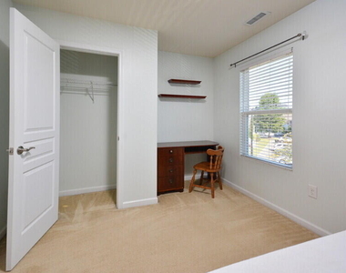 100 Stratford Lakes Drive - Photo Thumbnail 23