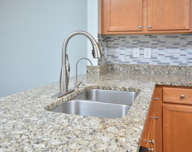 100 Stratford Lakes Drive - Photo Thumbnail 9
