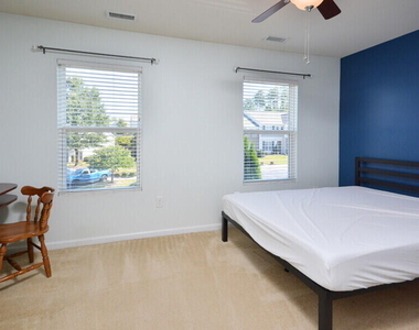 100 Stratford Lakes Drive - Photo Thumbnail 22