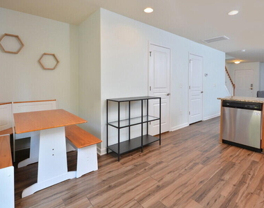 100 Stratford Lakes Drive - Photo Thumbnail 15