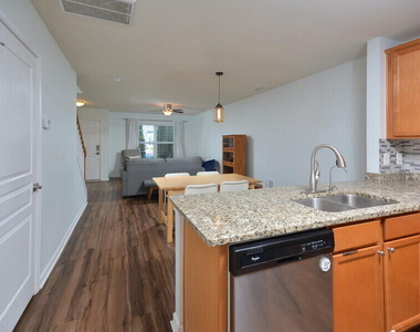 100 Stratford Lakes Drive - Photo Thumbnail 12