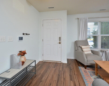 100 Stratford Lakes Drive - Photo Thumbnail 3