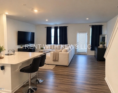 380 Thompson Overlook Way - Photo Thumbnail 7