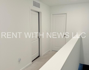 380 Thompson Overlook Way - Photo Thumbnail 1