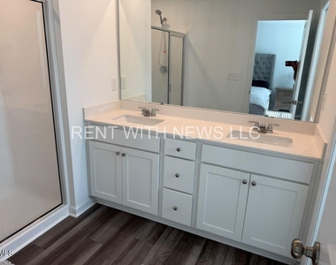 380 Thompson Overlook Way - Photo Thumbnail 17