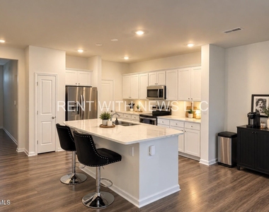 380 Thompson Overlook Way - Photo Thumbnail 8