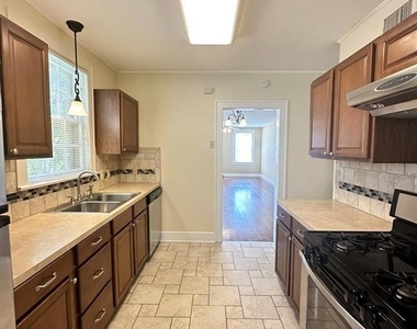 3210 3210 Hemphill Park - Photo Thumbnail 3