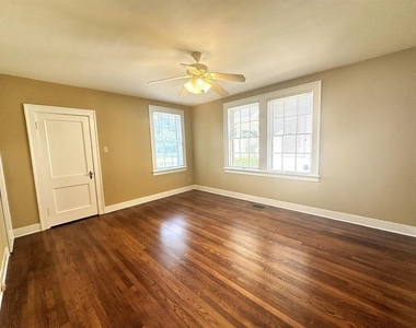 3210 3210 Hemphill Park - Photo Thumbnail 5