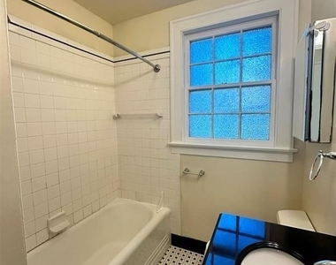 3210 3210 Hemphill Park - Photo Thumbnail 2