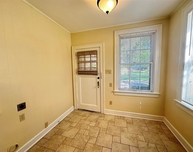 3210 3210 Hemphill Park - Photo Thumbnail 4