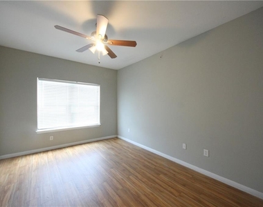 2502 Leon St - Photo Thumbnail 3