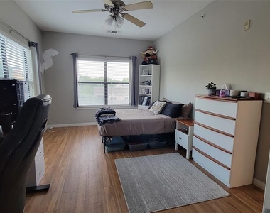 2502 Leon St - Photo Thumbnail 2