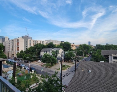 2502 Leon St - Photo Thumbnail 11