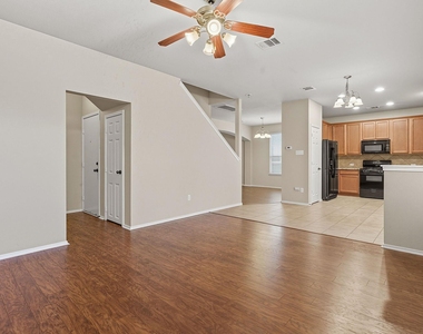 10512 Wylie Dr - Photo Thumbnail 5