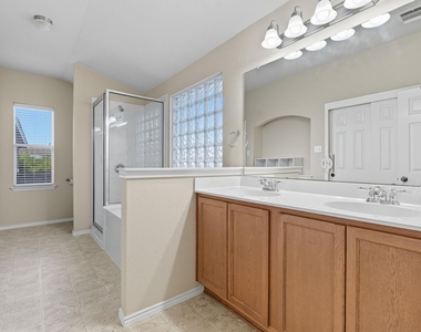 10512 Wylie Dr - Photo Thumbnail 12