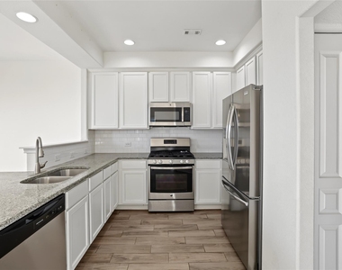 1244 Nevarez Dr - Photo Thumbnail 16