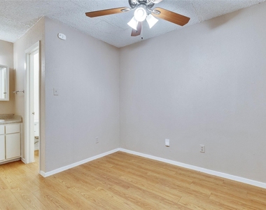 400 W 34th St - Photo Thumbnail 21