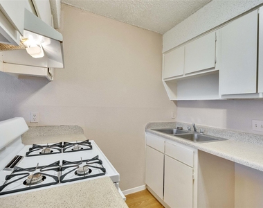 400 W 34th St - Photo Thumbnail 6