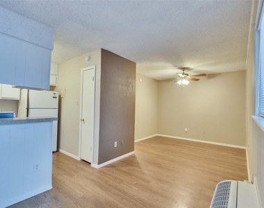 400 W 34th St - Photo Thumbnail 3