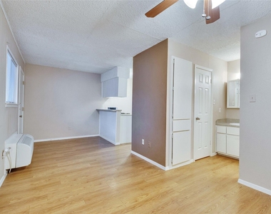 400 W 34th St - Photo Thumbnail 22