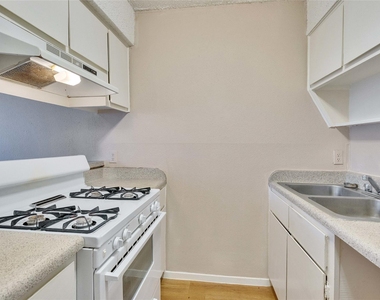 400 W 34th St - Photo Thumbnail 9