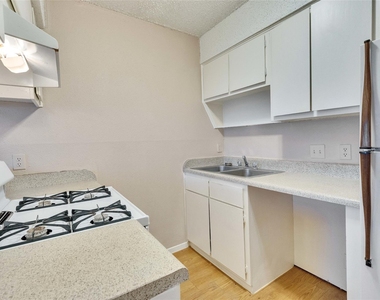 400 W 34th St - Photo Thumbnail 7