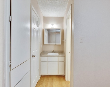 400 W 34th St - Photo Thumbnail 15