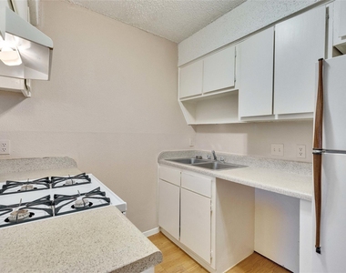400 W 34th St - Photo Thumbnail 10