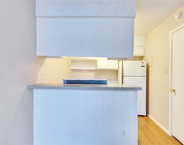 400 W 34th St - Photo Thumbnail 5