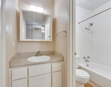 400 W 34th St - Photo Thumbnail 20