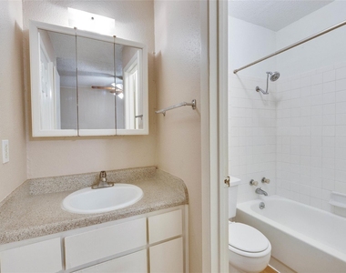400 W 34th St - Photo Thumbnail 18