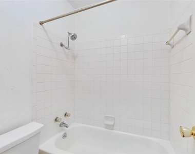 400 W 34th St - Photo Thumbnail 19