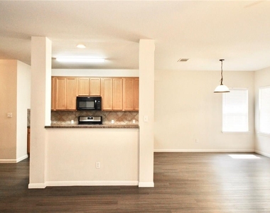9521 Stanwich Dr - Photo Thumbnail 5