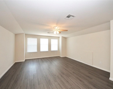 9521 Stanwich Dr - Photo Thumbnail 7