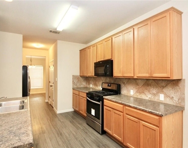9521 Stanwich Dr - Photo Thumbnail 3
