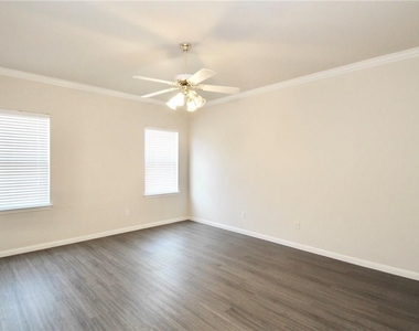 9521 Stanwich Dr - Photo Thumbnail 8