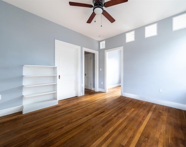 3111 Grooms St - Photo Thumbnail 5