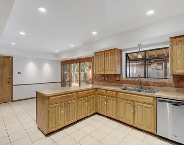 4732 Palisade Dr - Photo Thumbnail 7