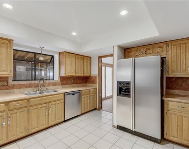 4732 Palisade Dr - Photo Thumbnail 6