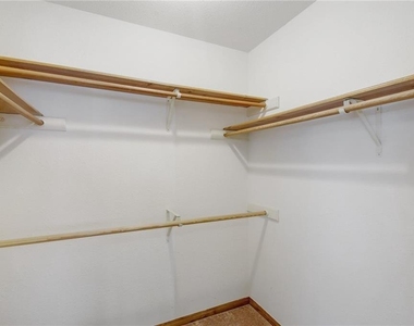 4732 Palisade Dr - Photo Thumbnail 17