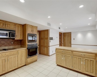 4732 Palisade Dr - Photo Thumbnail 9